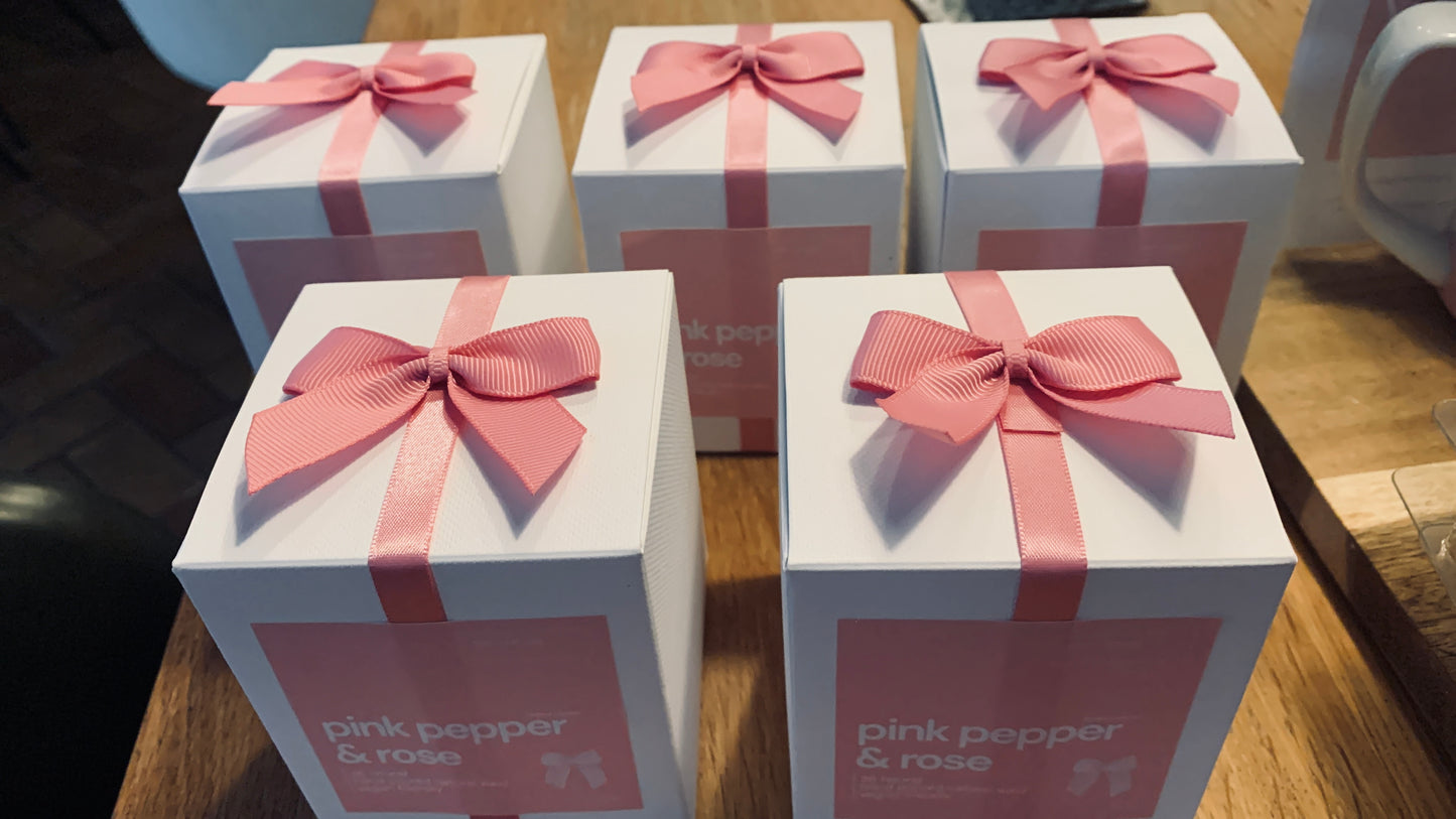 rose and pink pepper candle