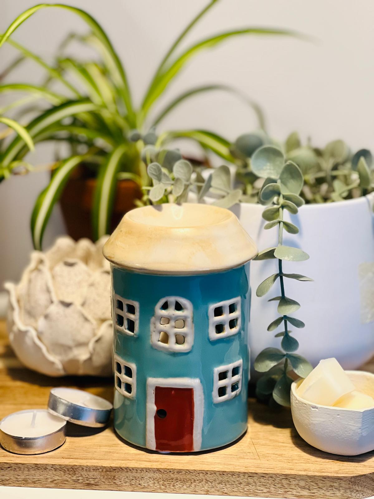 A cottage inspired teal wax warmer with hand painted features made for a cosy atmosphere. 